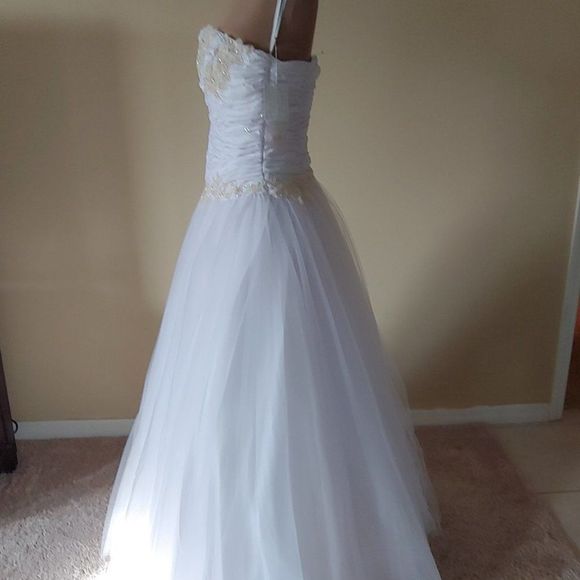 NWT Alyce Embellish A-Line Wedding Dress in White - Picture 2 of 4